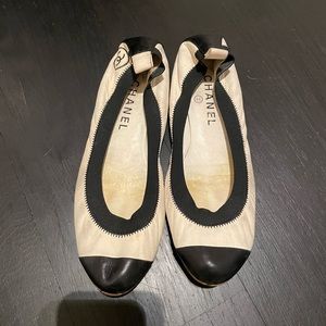 Chanel Black and Nude Flats Size 37